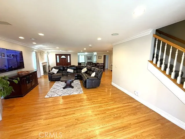 8433 California Whittier, CA 90605