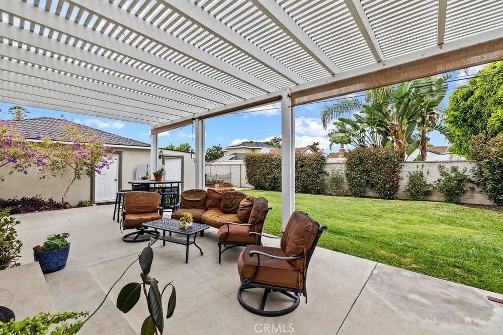 8433 California Whittier, CA 90605