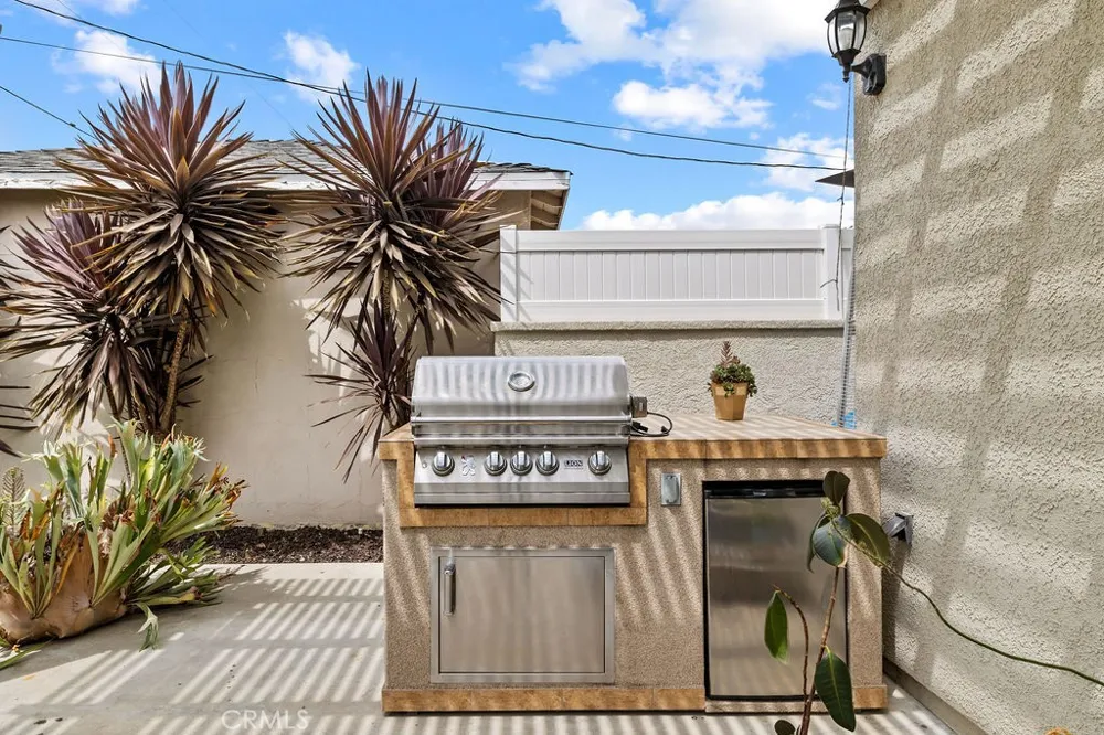 8433 California Whittier, CA 90605