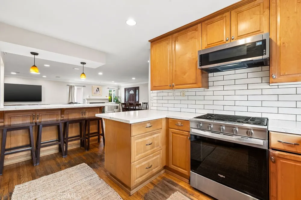 8433 California Whittier, CA 90605