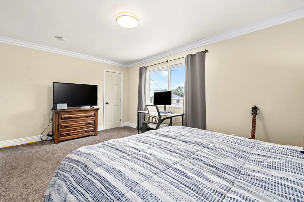 8433 California Whittier, CA 90605