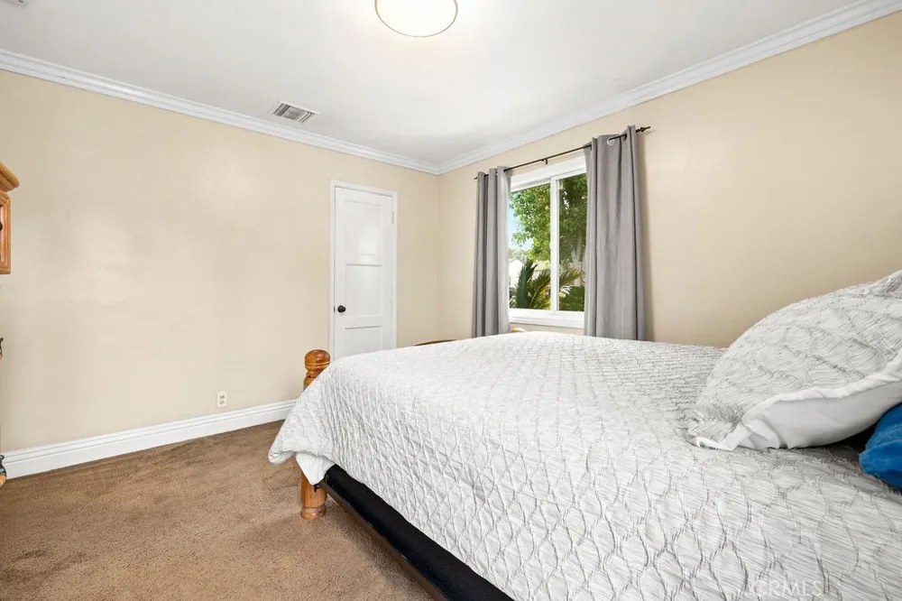 8433 California Whittier, CA 90605