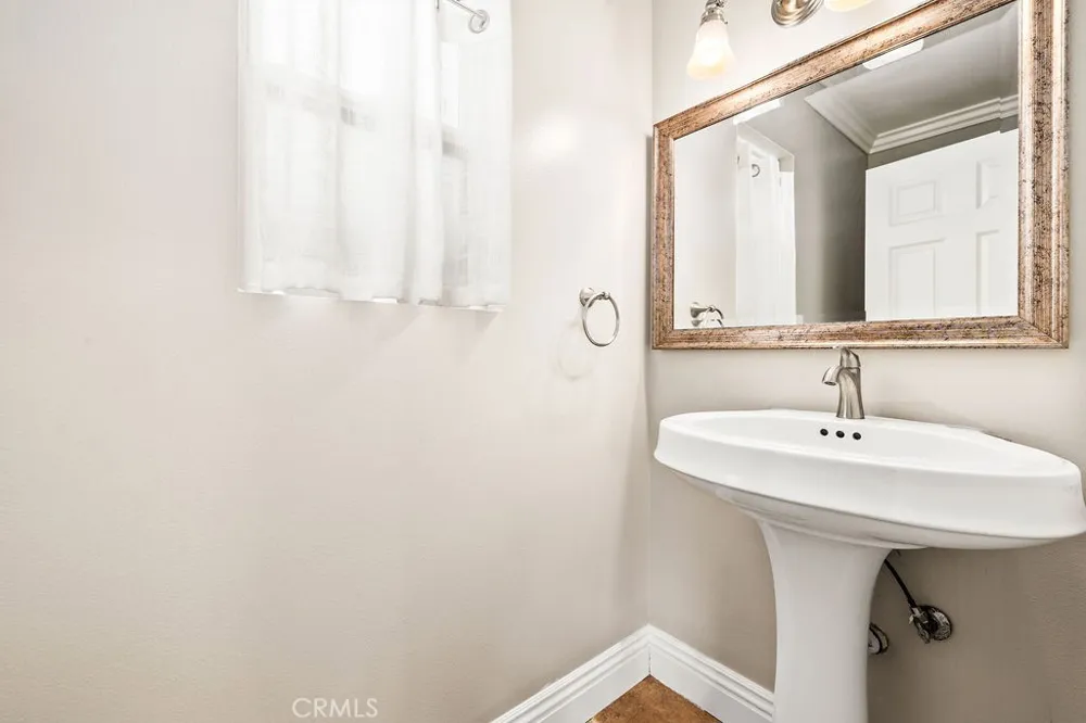 8433 California Whittier, CA 90605