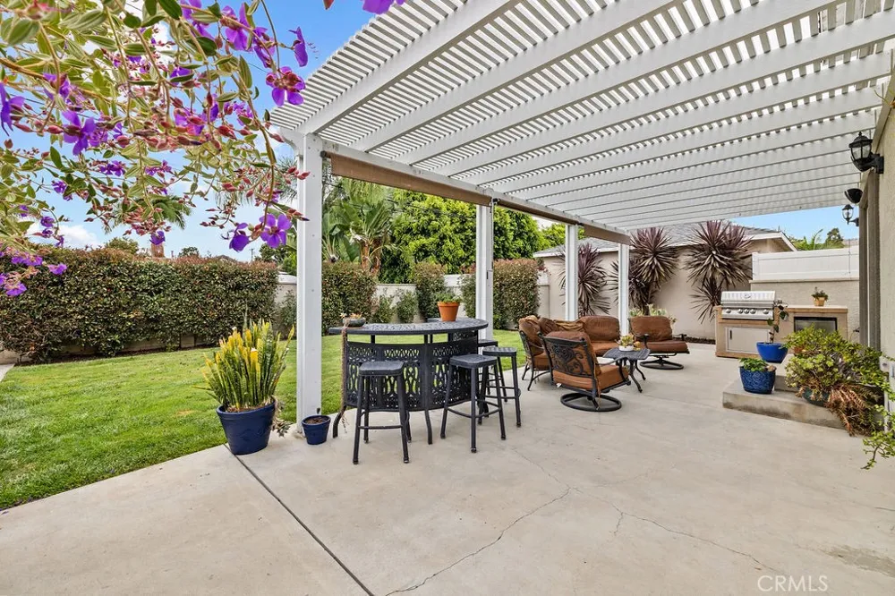 8433 California Whittier, CA 90605