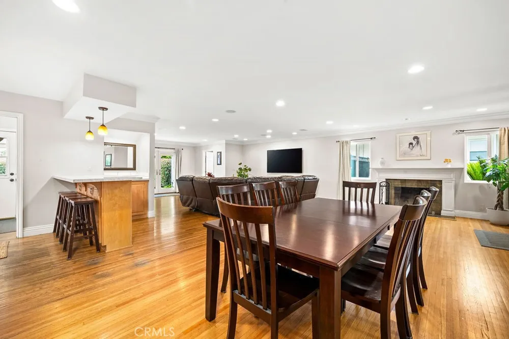 8433 California Whittier, CA 90605