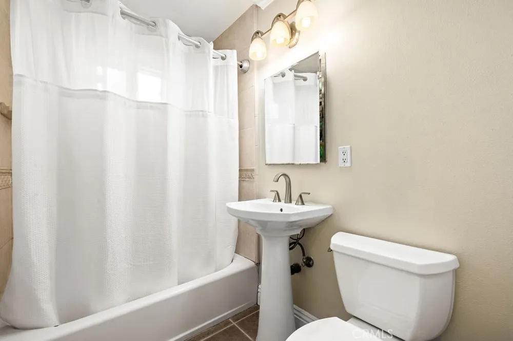8433 California Whittier, CA 90605