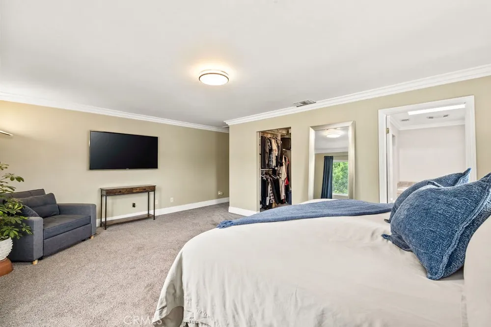 8433 California Whittier, CA 90605