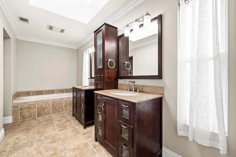 8433 California Whittier, CA 90605