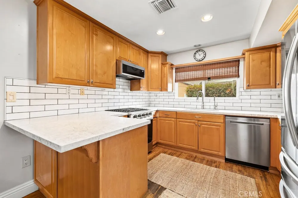 8433 California Whittier, CA 90605