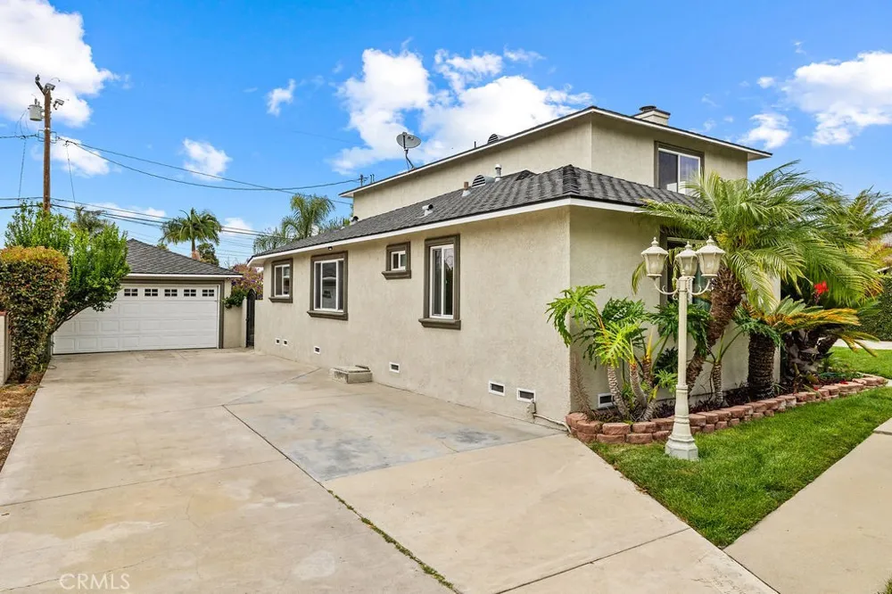 8433 California Whittier, CA 90605