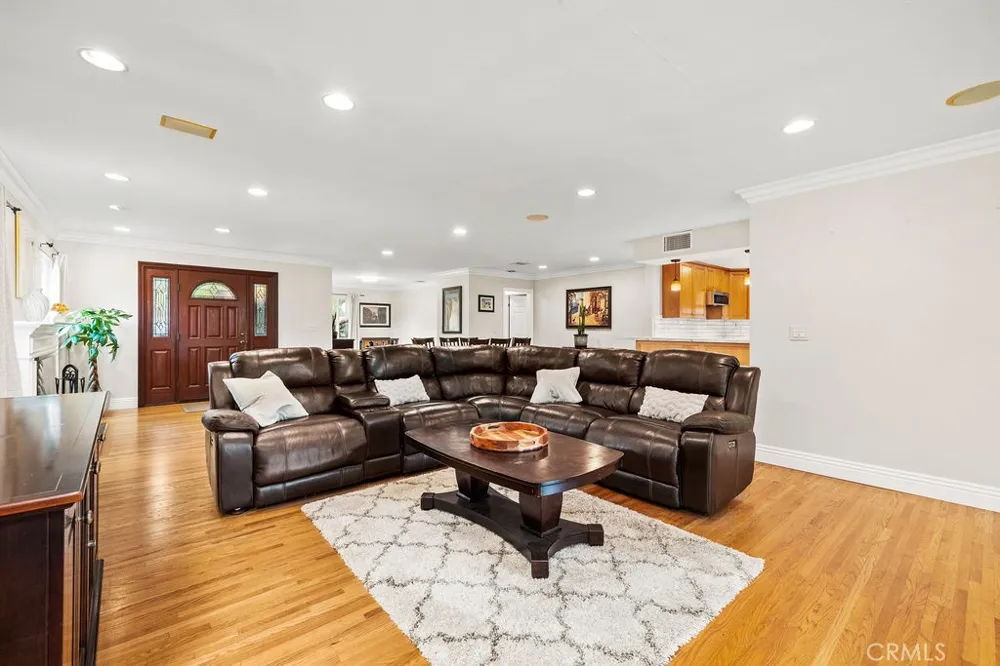 8433 California Whittier, CA 90605