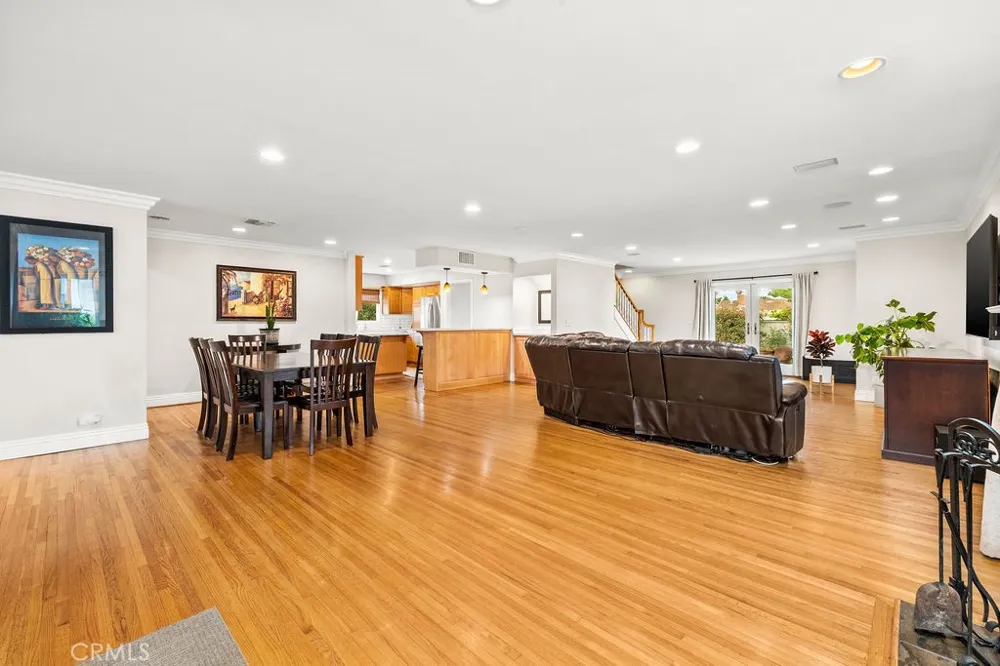 8433 California Whittier, CA 90605