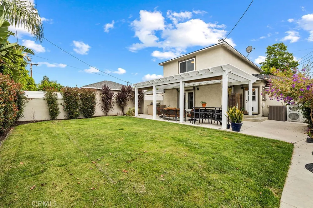 8433 California Whittier, CA 90605