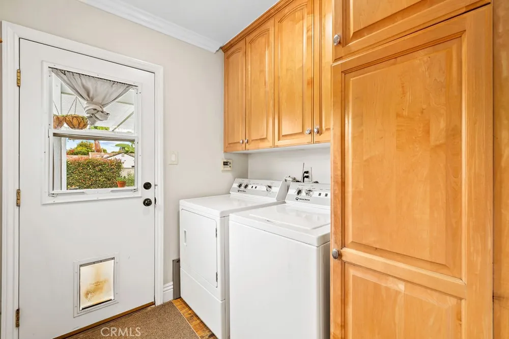 8433 California Whittier, CA 90605