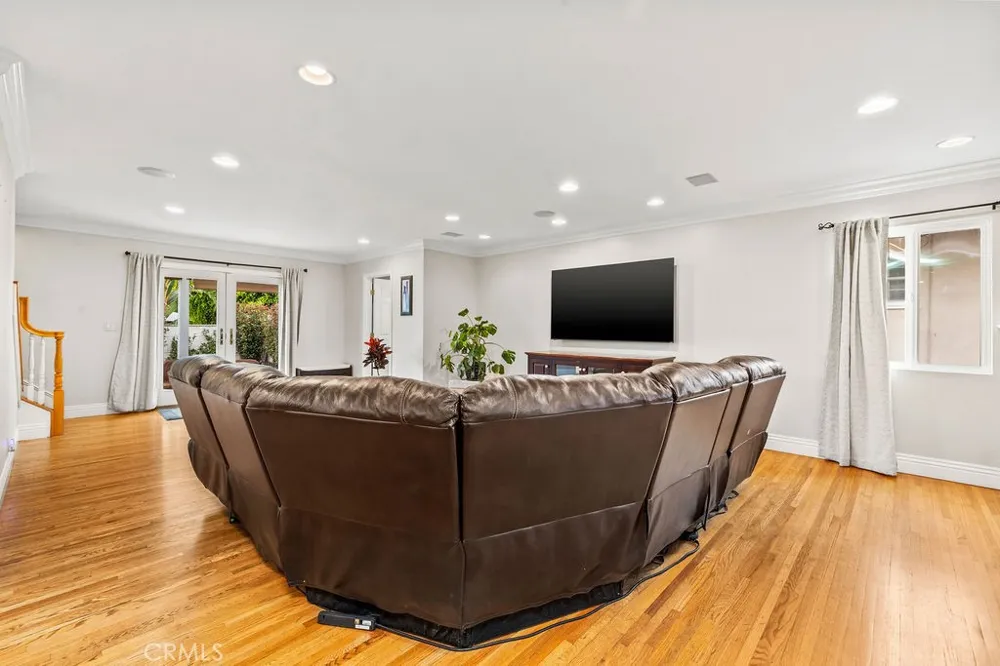 8433 California Whittier, CA 90605