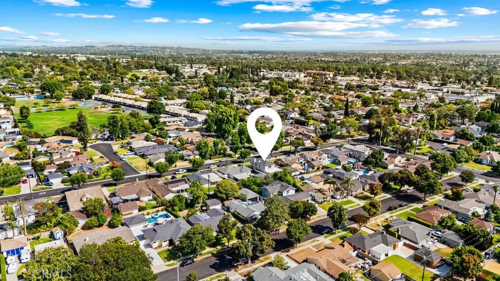 8433 California Whittier, CA 90605
