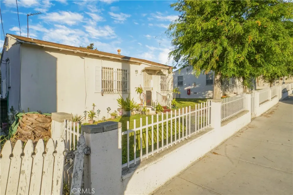 335 Centinela Ave Inglewood, CA 90302