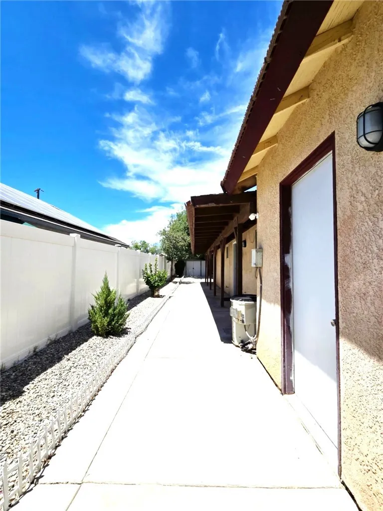 45521 13 Lancaster, CA 93534