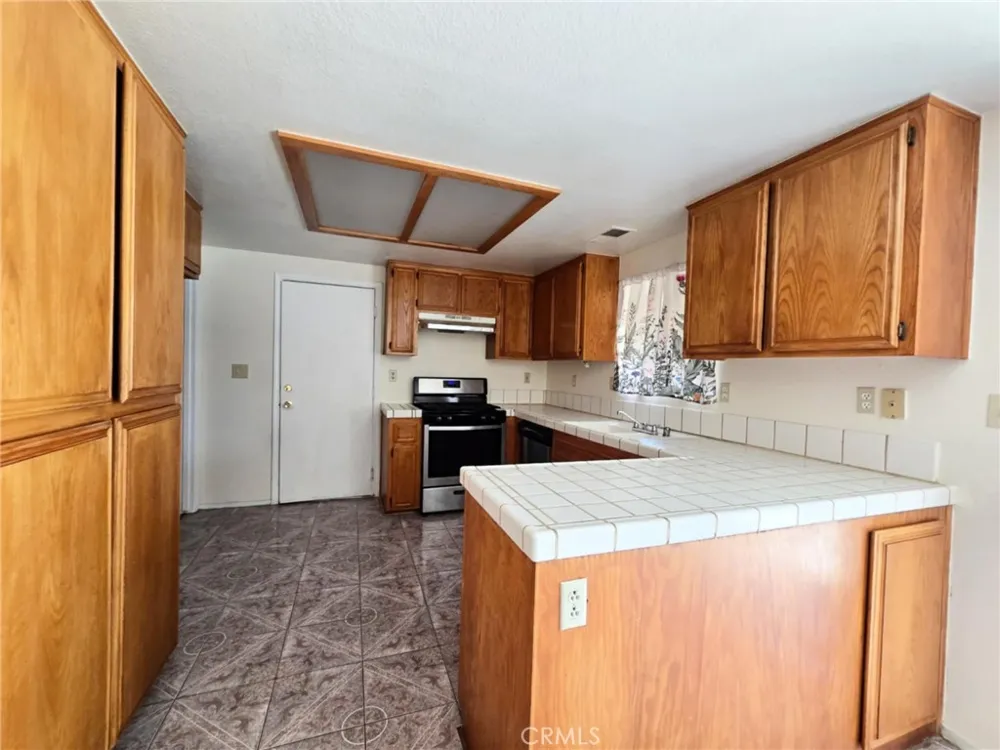 45521 13 Lancaster, CA 93534