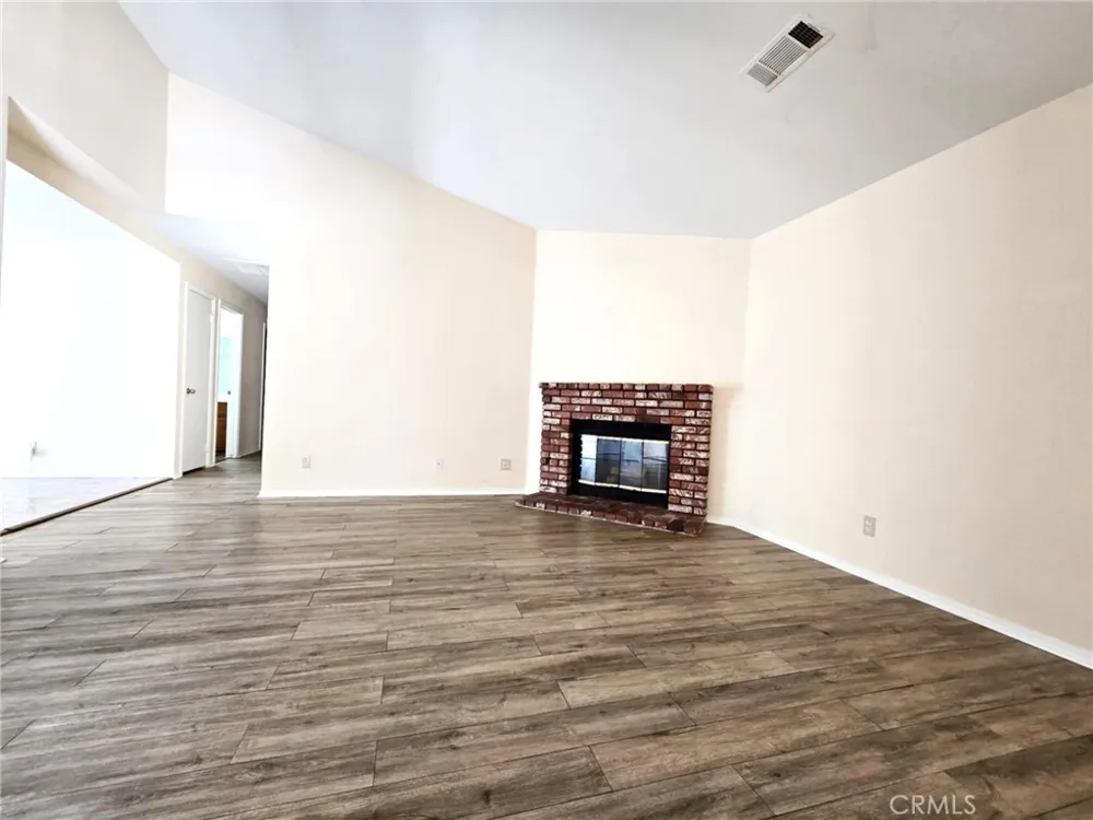 45521 13 Lancaster, CA 93534