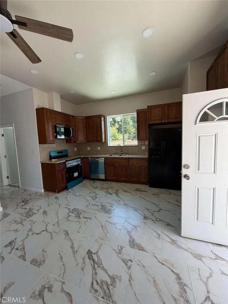 10600 Hillview Chatsworth, CA 91311