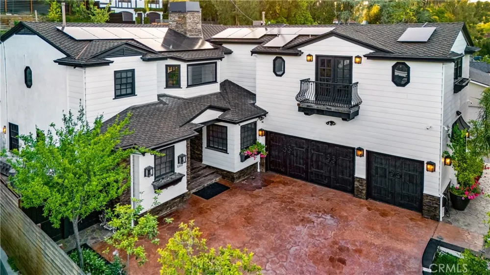 5235 san feliciano Woodland Hills, CA 91364