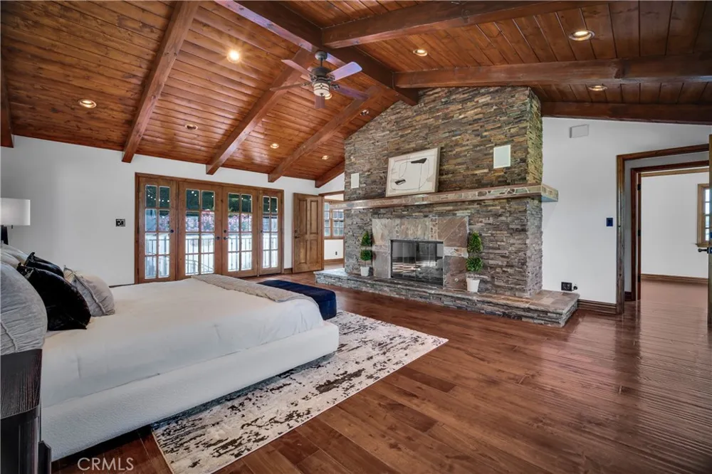 5235 san feliciano Woodland Hills, CA 91364