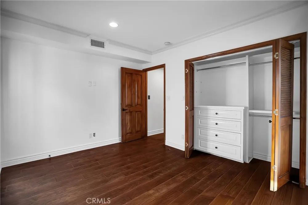5235 san feliciano Woodland Hills, CA 91364