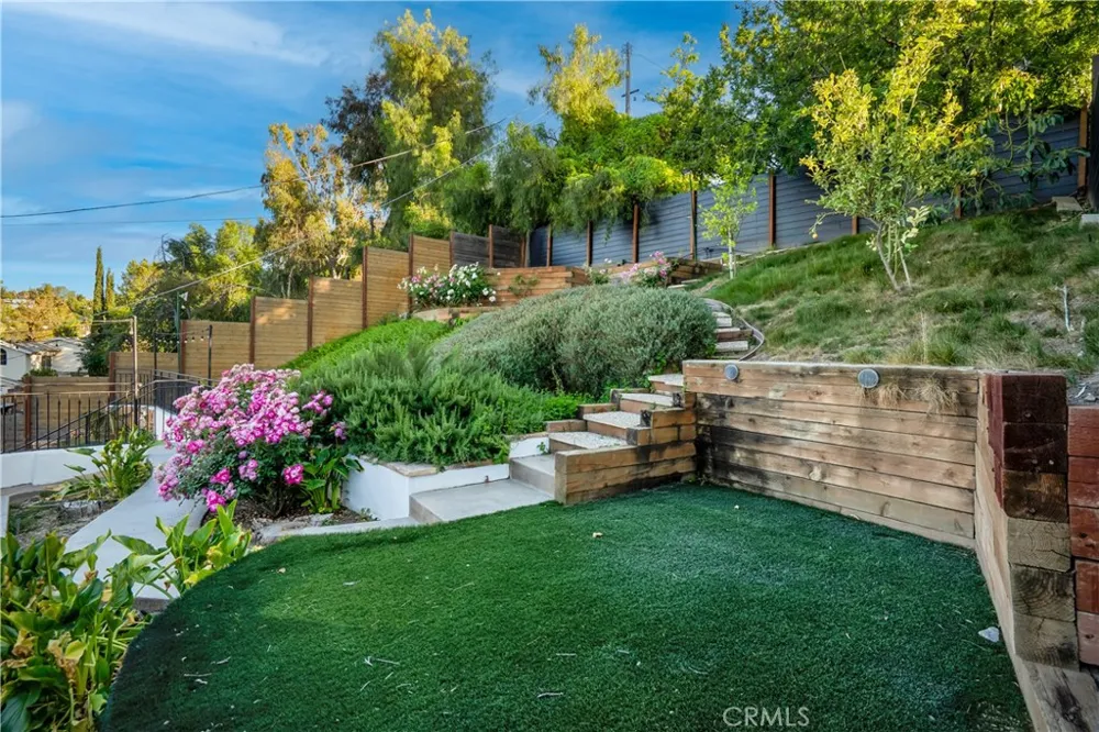5235 san feliciano Woodland Hills, CA 91364