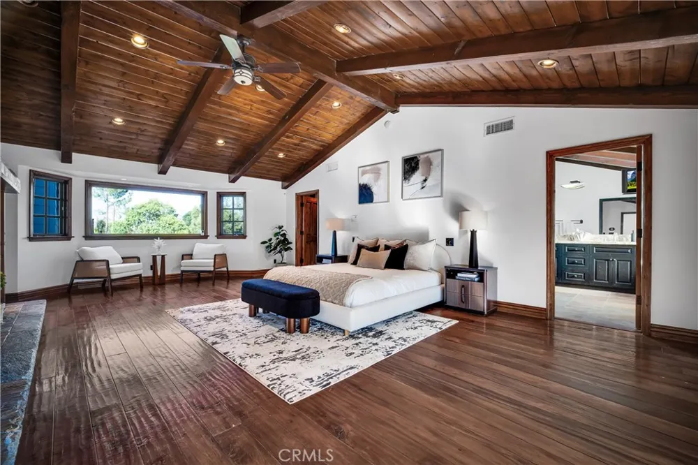 5235 san feliciano Woodland Hills, CA 91364