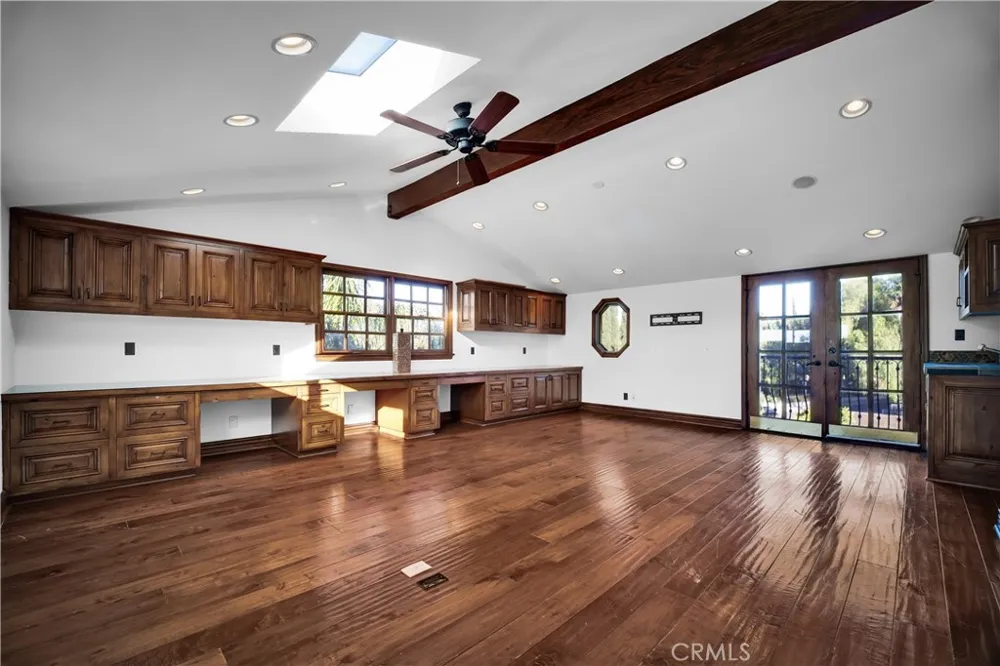5235 san feliciano Woodland Hills, CA 91364
