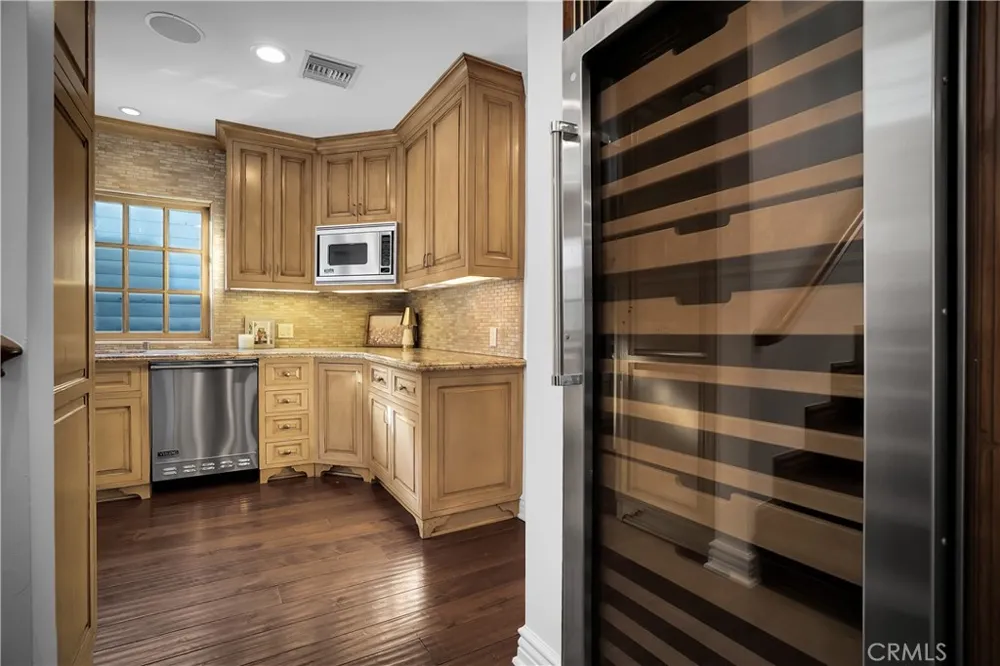 5235 san feliciano Woodland Hills, CA 91364