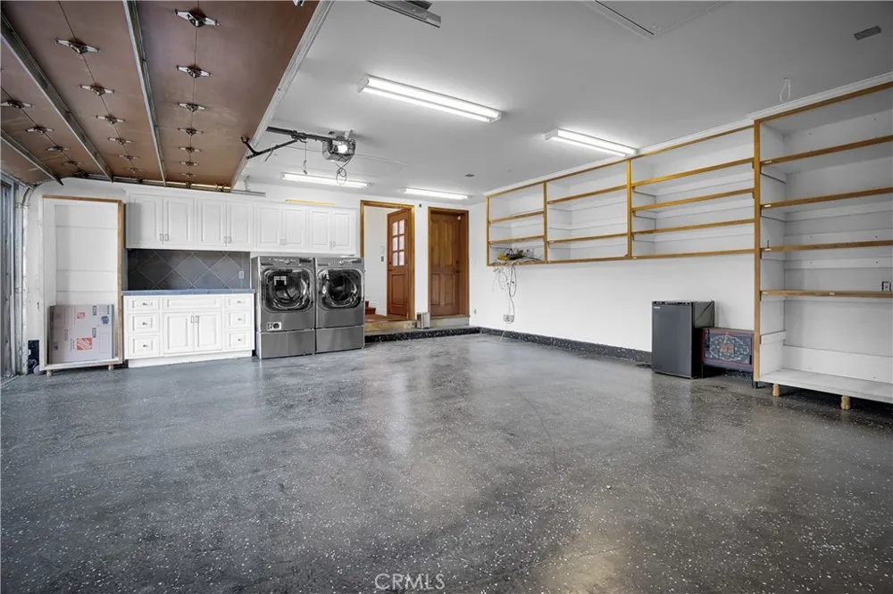 5235 san feliciano Woodland Hills, CA 91364