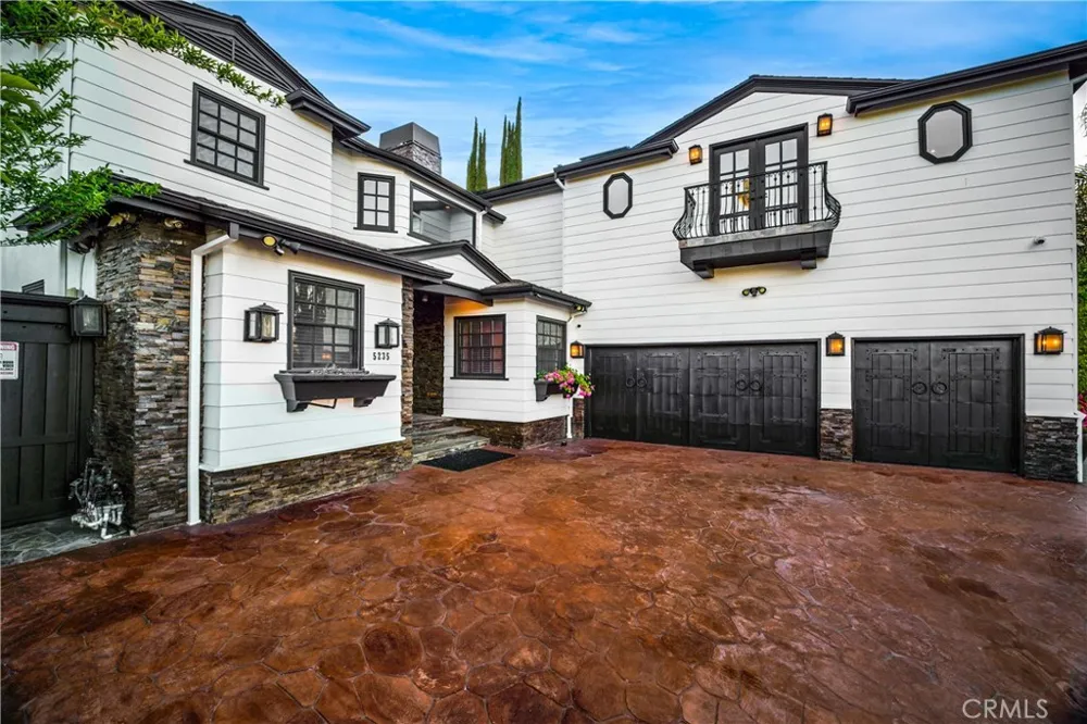 5235 san feliciano Woodland Hills, CA 91364