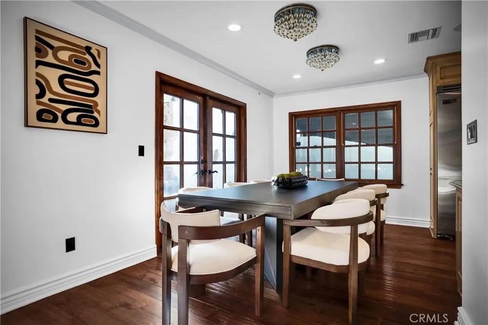 5235 san feliciano Woodland Hills, CA 91364