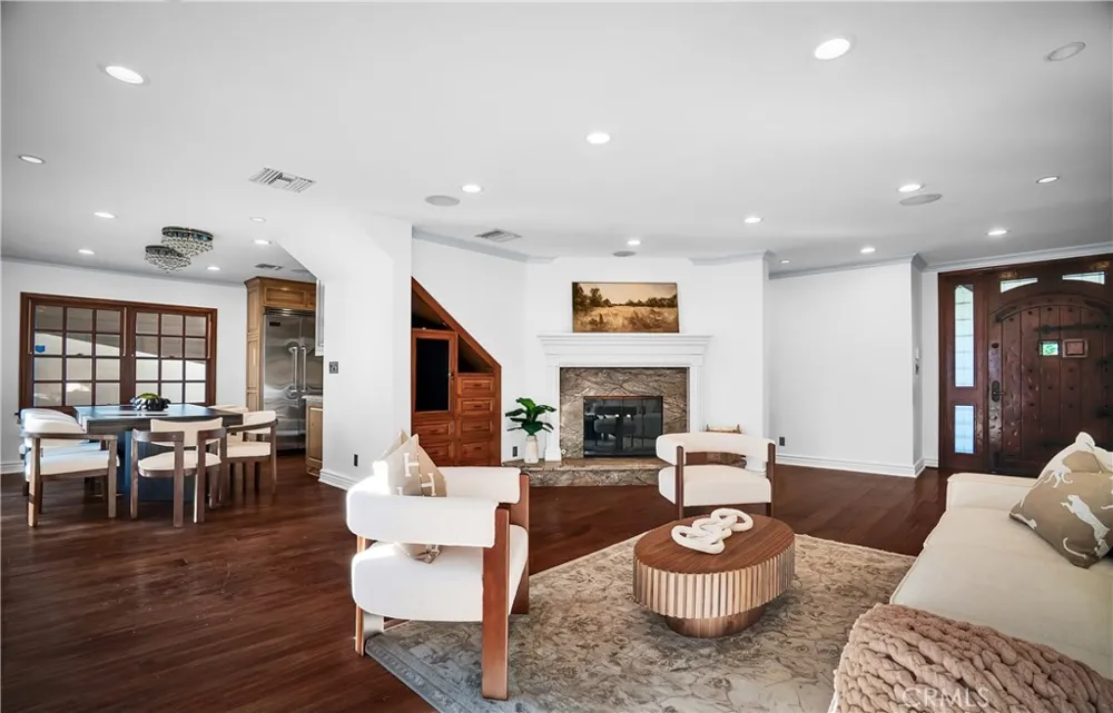 5235 san feliciano Woodland Hills, CA 91364