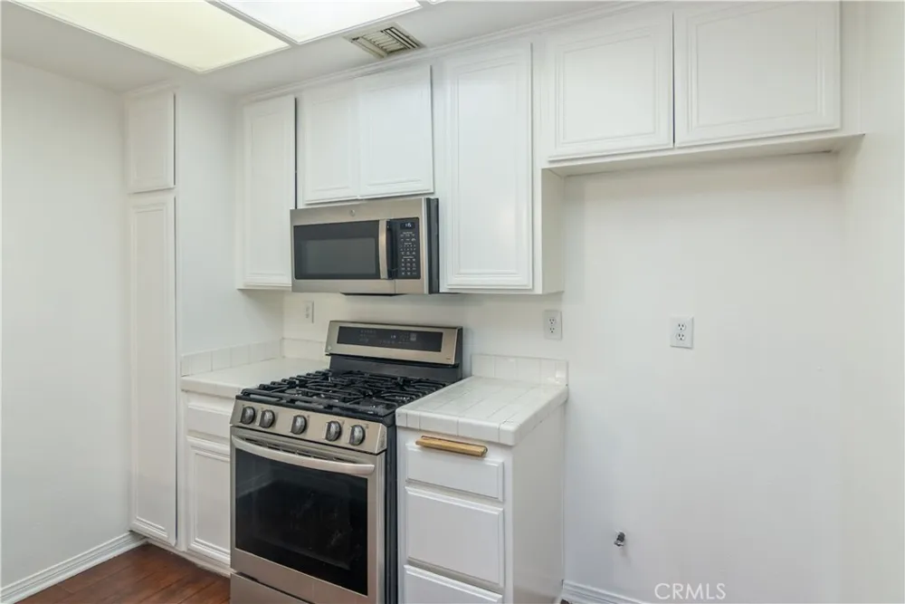 16940 Chatsworth Street #106 Granada Hills, CA 91344