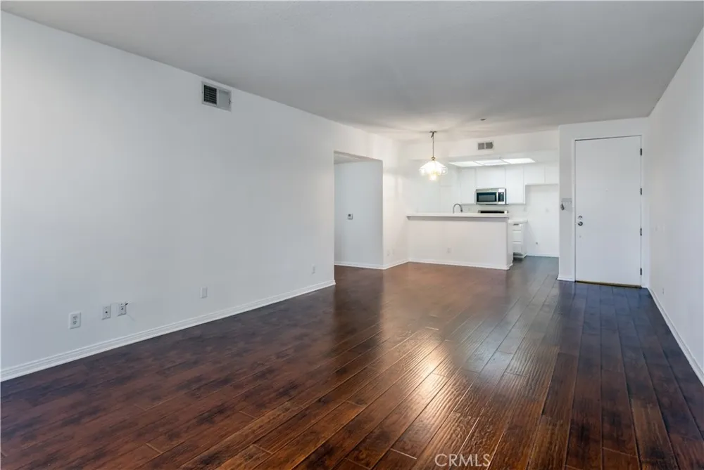 16940 Chatsworth Street #106 Granada Hills, CA 91344