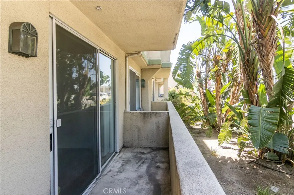16940 Chatsworth Street #106 Granada Hills, CA 91344