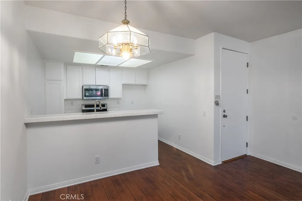 16940 Chatsworth Street #106 Granada Hills, CA 91344