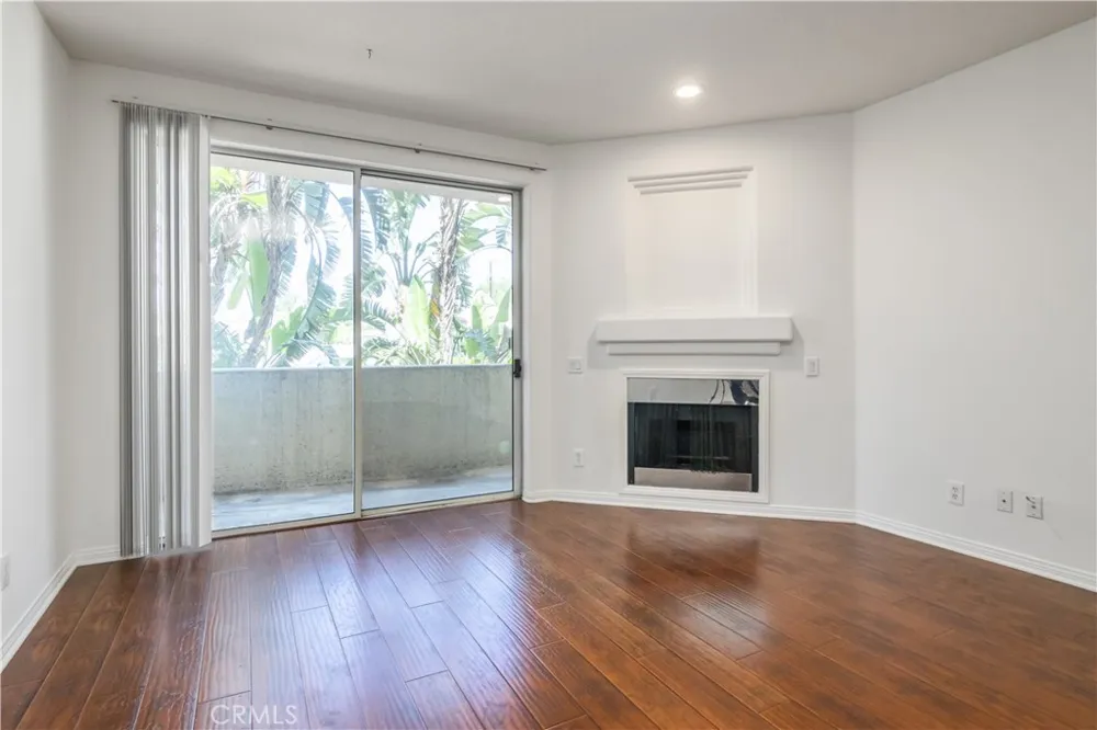16940 Chatsworth Street #106 Granada Hills, CA 91344