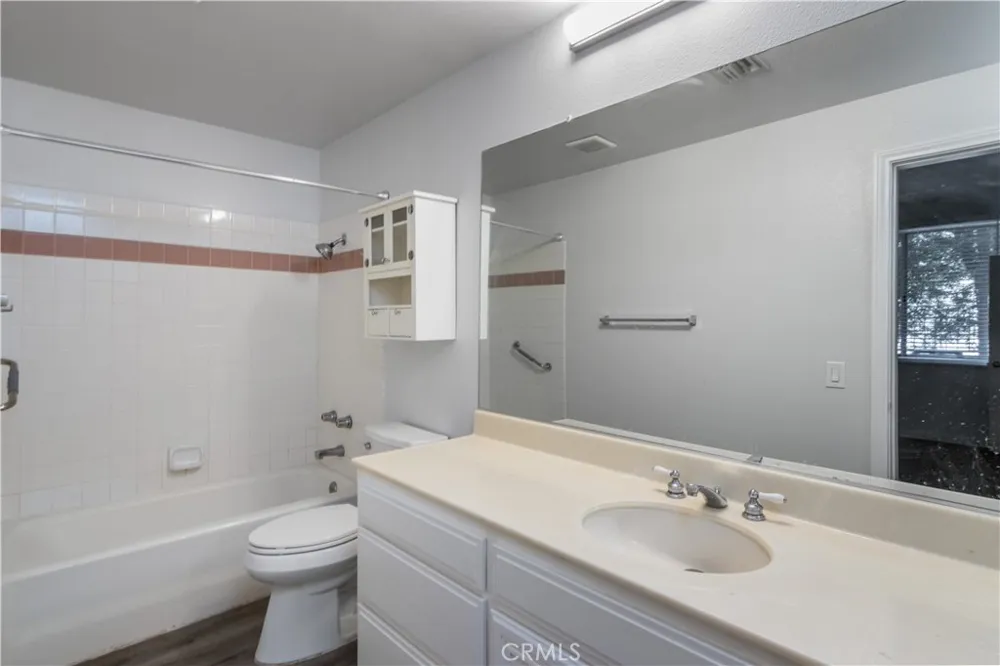 16940 Chatsworth Street #106 Granada Hills, CA 91344