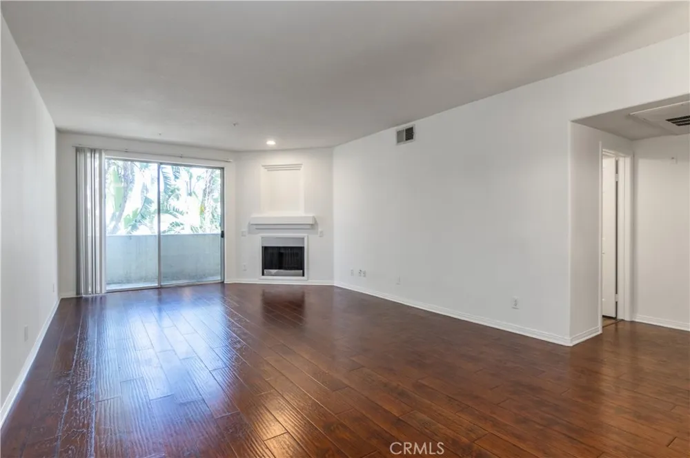 16940 Chatsworth Street #106 Granada Hills, CA 91344