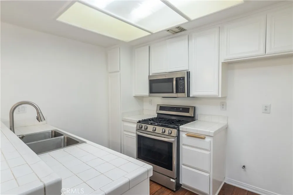 16940 Chatsworth Street #106 Granada Hills, CA 91344