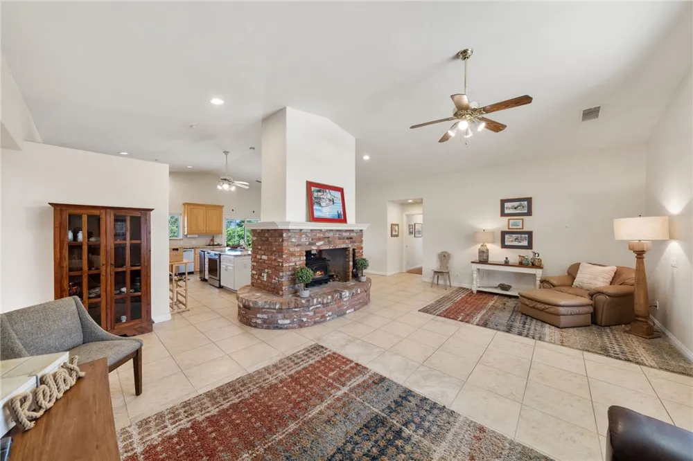 2713 E Mission Fallbrook, CA 92028