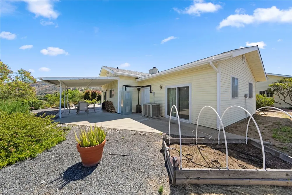 2713 E Mission Fallbrook, CA 92028