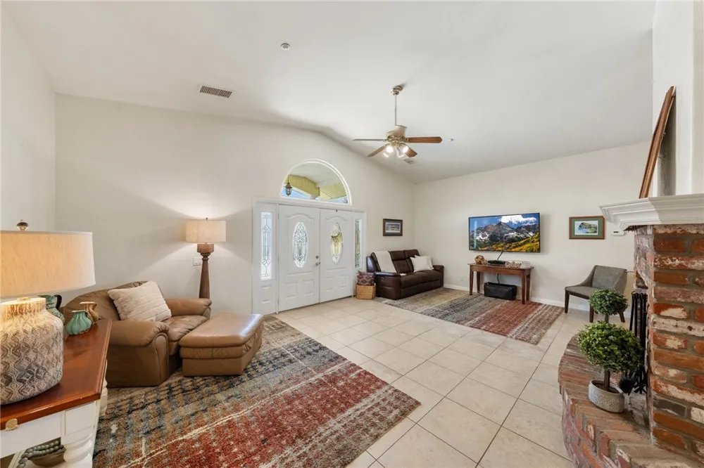 2713 E Mission Fallbrook, CA 92028