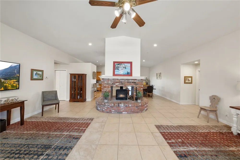 2713 E Mission Fallbrook, CA 92028