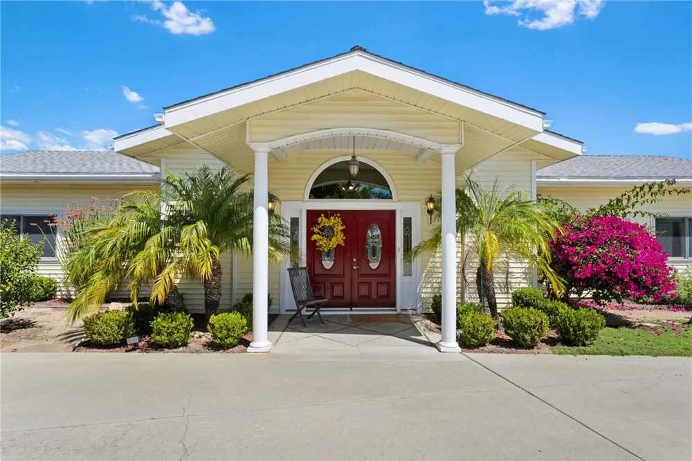 2713 E Mission Fallbrook, CA 92028