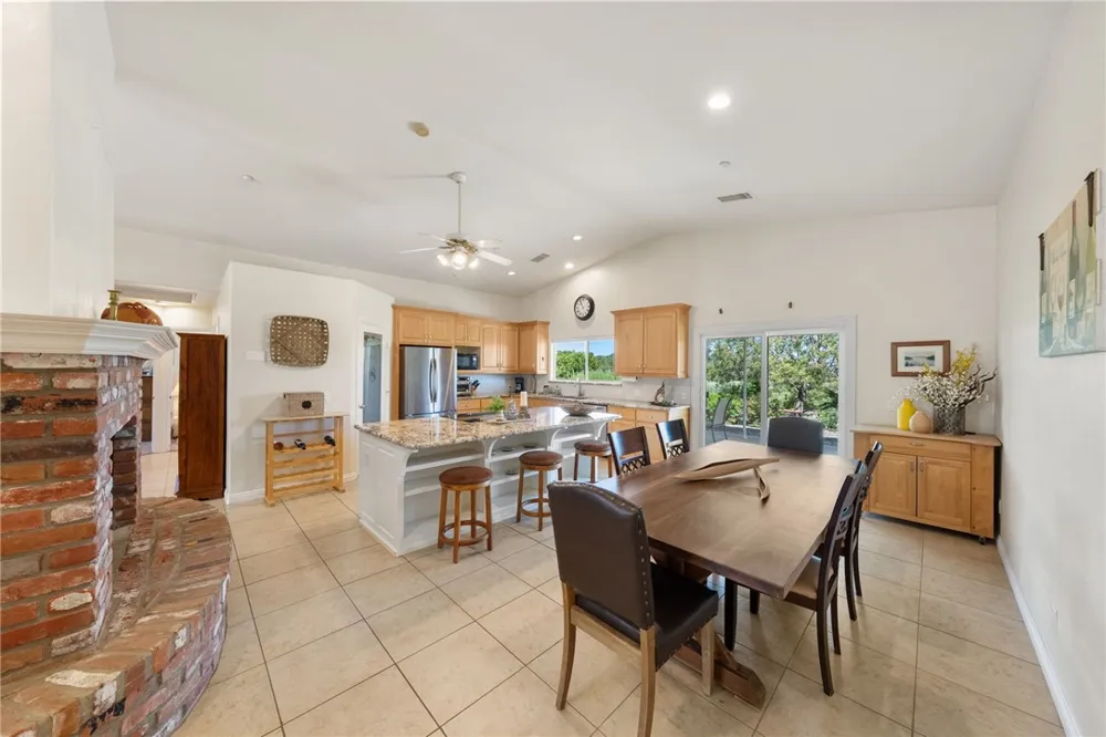 2713 E Mission Fallbrook, CA 92028